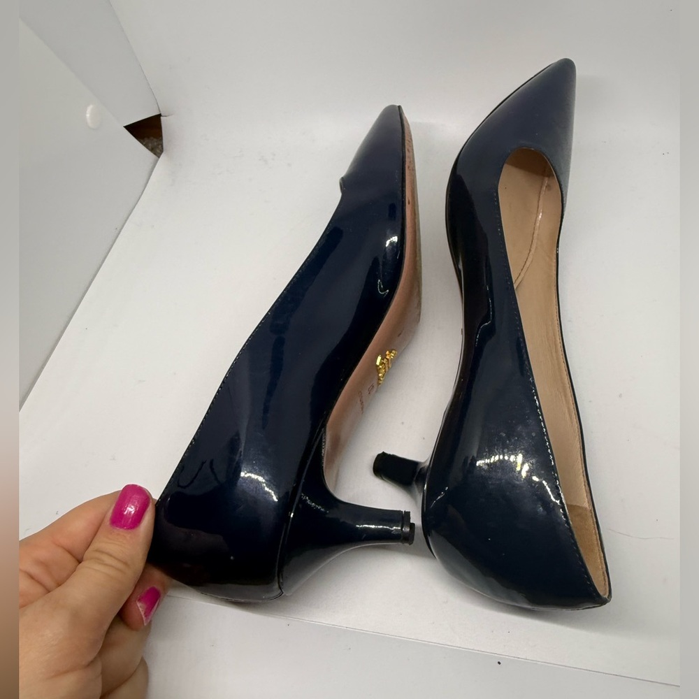 Prada Women's Elegant navy patent leather Heels - Picture 6 of 13